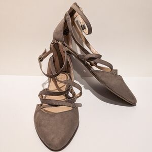 Lauren Conrad Strappy Flats Pointed Toe Beige women's size 8